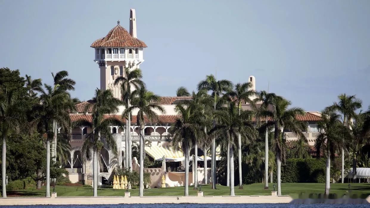 特朗普面临销毁海湖庄园监控记录的新指控

来源:俄罗斯卫星通讯社

根据法庭7月