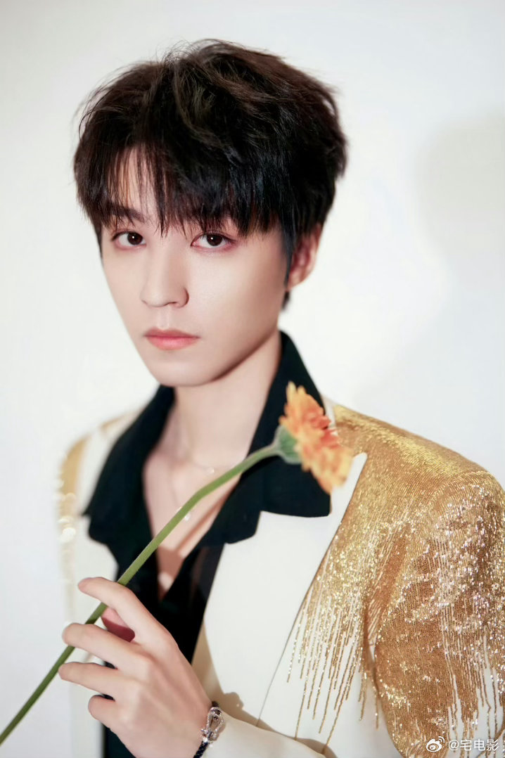 王俊凯送考哪位姐姐乘风2026王俊凯当乘风送考人，到底是为哪位姐姐而来，太好奇了