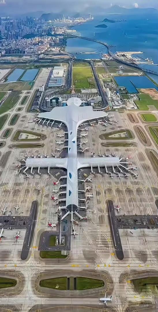 亚洲拥有两座机场的十座城市：

1．中国北京：首都国际机场、大兴国际机场
2．中