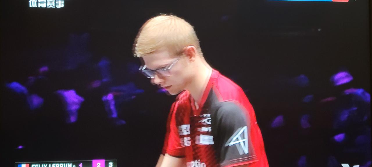 前四局温瑞博1:3落后小勒布伦，形势异常危急！
感觉前两局小温打得很被动，始终在