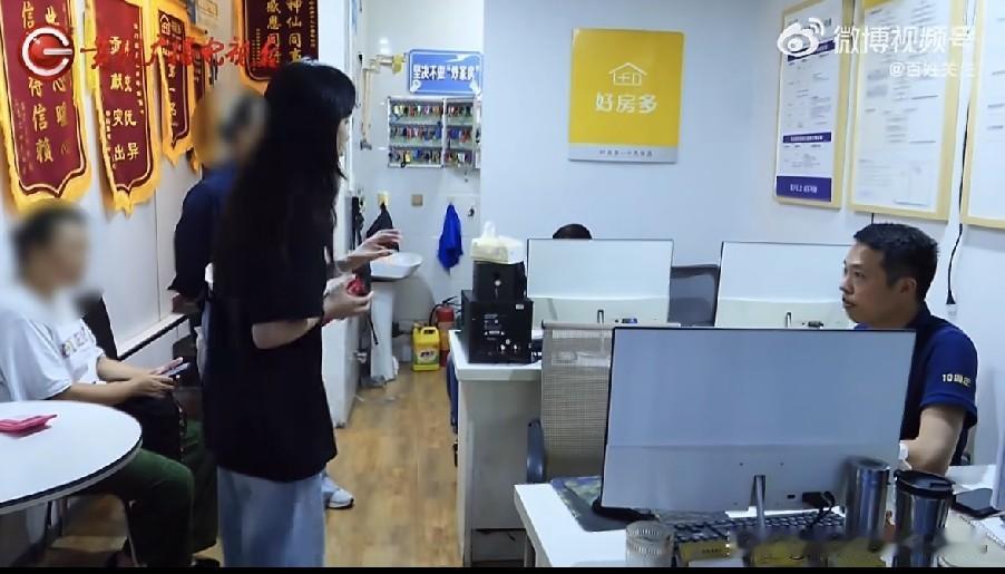 这中介，是真不靠谱啊！
陆女士将父母一套66平方的房子挂在平台售卖，原本定价90