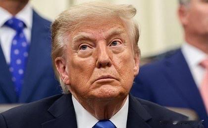 特朗普又改美国地图了！
就在今天，美国总统特朗普在真相社交页面上发帖，并发布了一