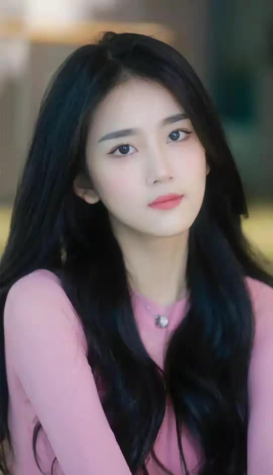 男助理当众泼我水后，我递上离职申请，未婚妻看都没看就签字同意，3天后74份终止合