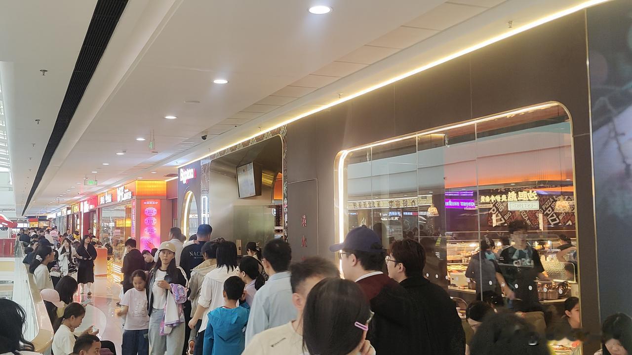 现在的社会对年轻人不好，根本折腾不起，一次失败有可能把全家的积蓄全部折进去，不是