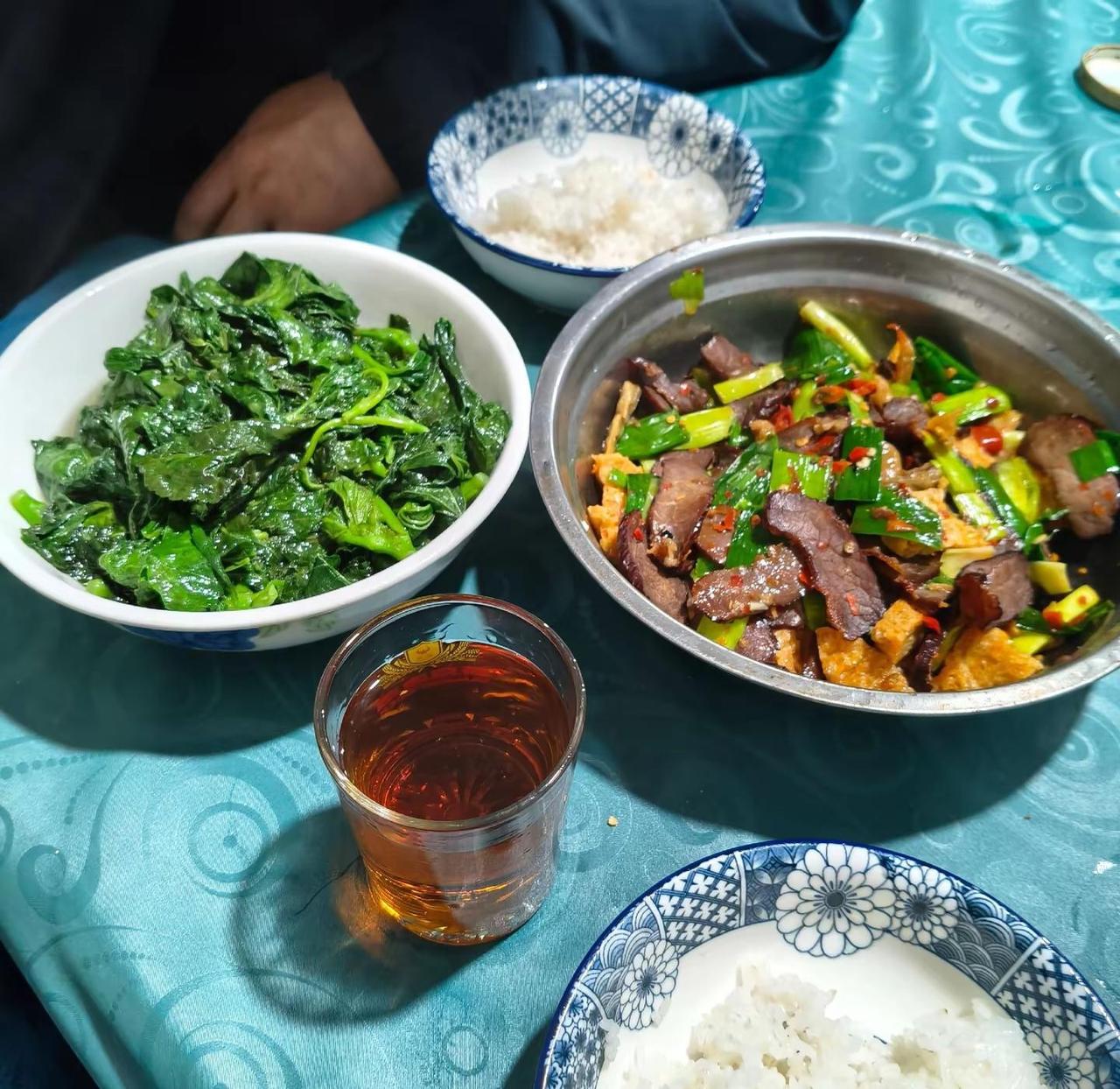 微醺是结束一天最好的方式🥂疲惫都随晚风散，此刻只想好好放松呀😌