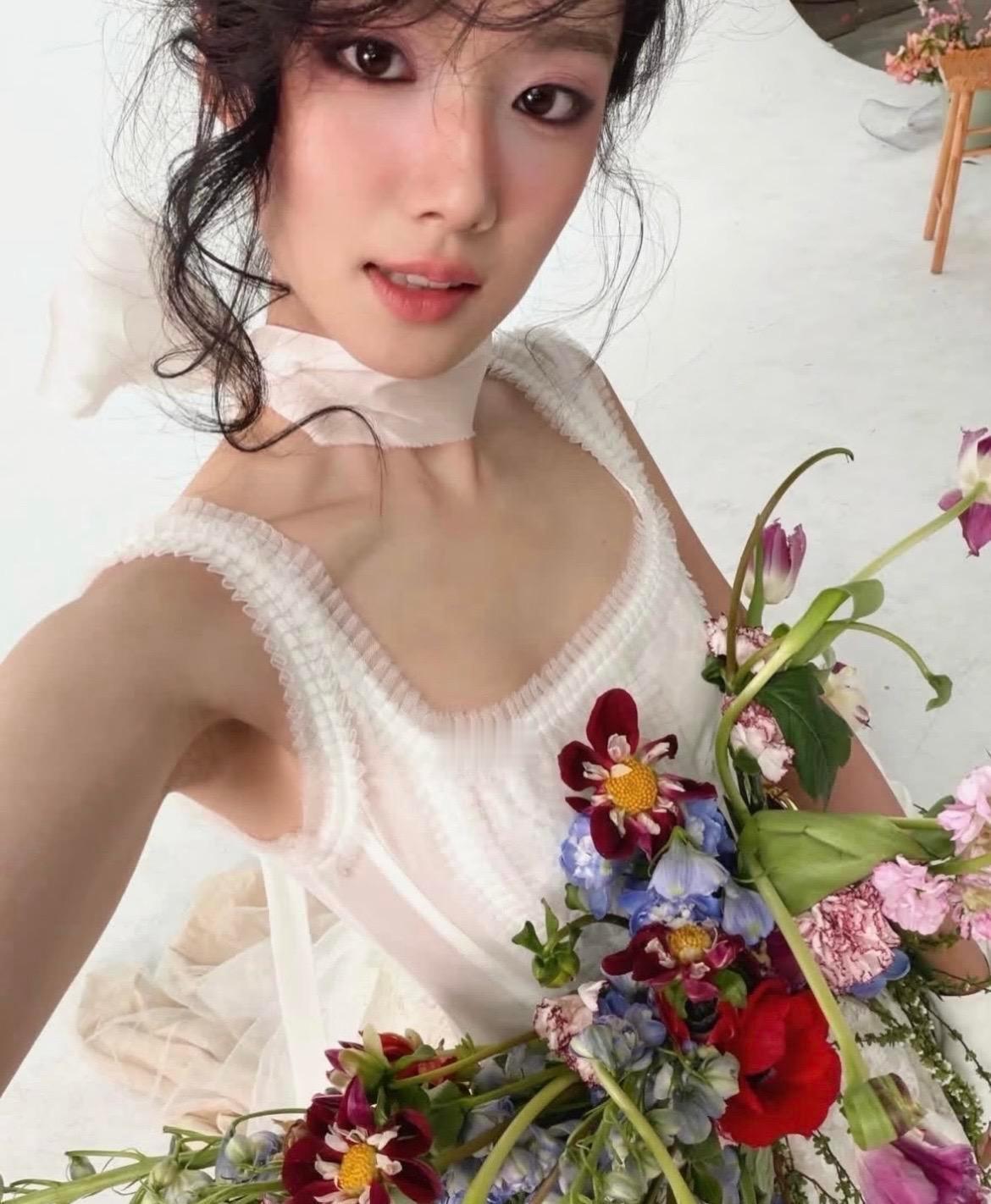 卢昱晓[超话] 晓晓要好好吃饭呀~[拜托]卢昱晓瘦成竹竿了 ​​​