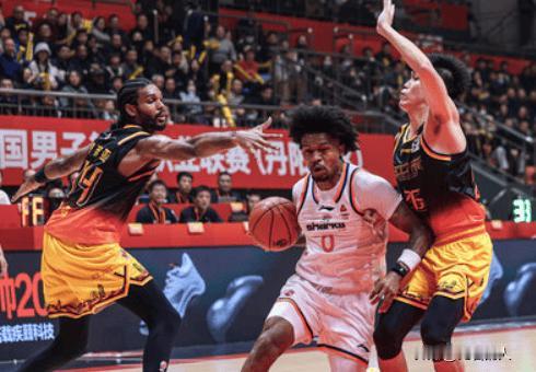 古德温25+4+12扛起球队，这外援上海捡便宜了


古德温坐稳上海第一外援位置