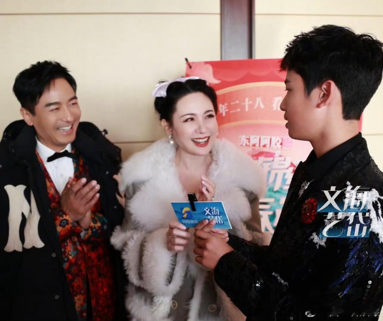 父母看孩子满眼宠溺全国统一吧  2025 山东春晚中，郭子诚大放光芒，郭晓东和程