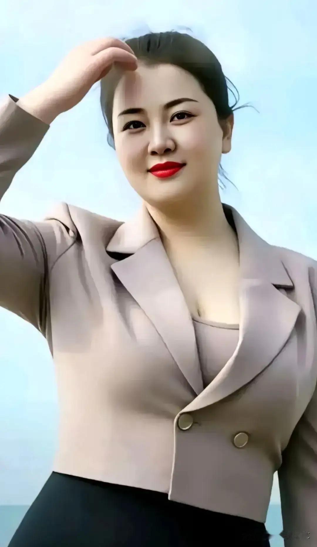 我工作成绩突出，被破格提拔成公司经理，今天第一天上任，必须穿正式点。友友们：看我