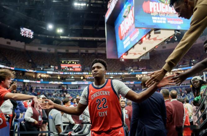 生涯之夜！奎因成为鹈鹕队史最年轻的30分三双先生12月9日讯 NBA常规赛继续进