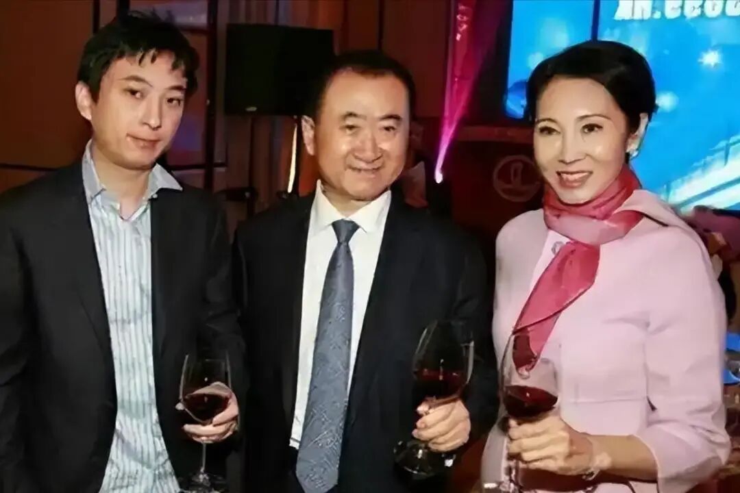 王思聪退出万达系！8月4日，据企查查披露的信息显示，万达产业投资有限公司于7月2