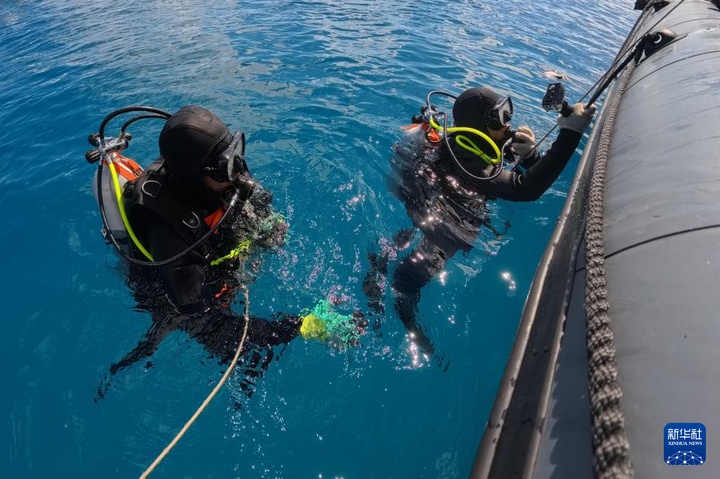 连日来，海警三都舰编队在我国南海某海域执行巡航值守任务，维护祖国海洋权益。图1为