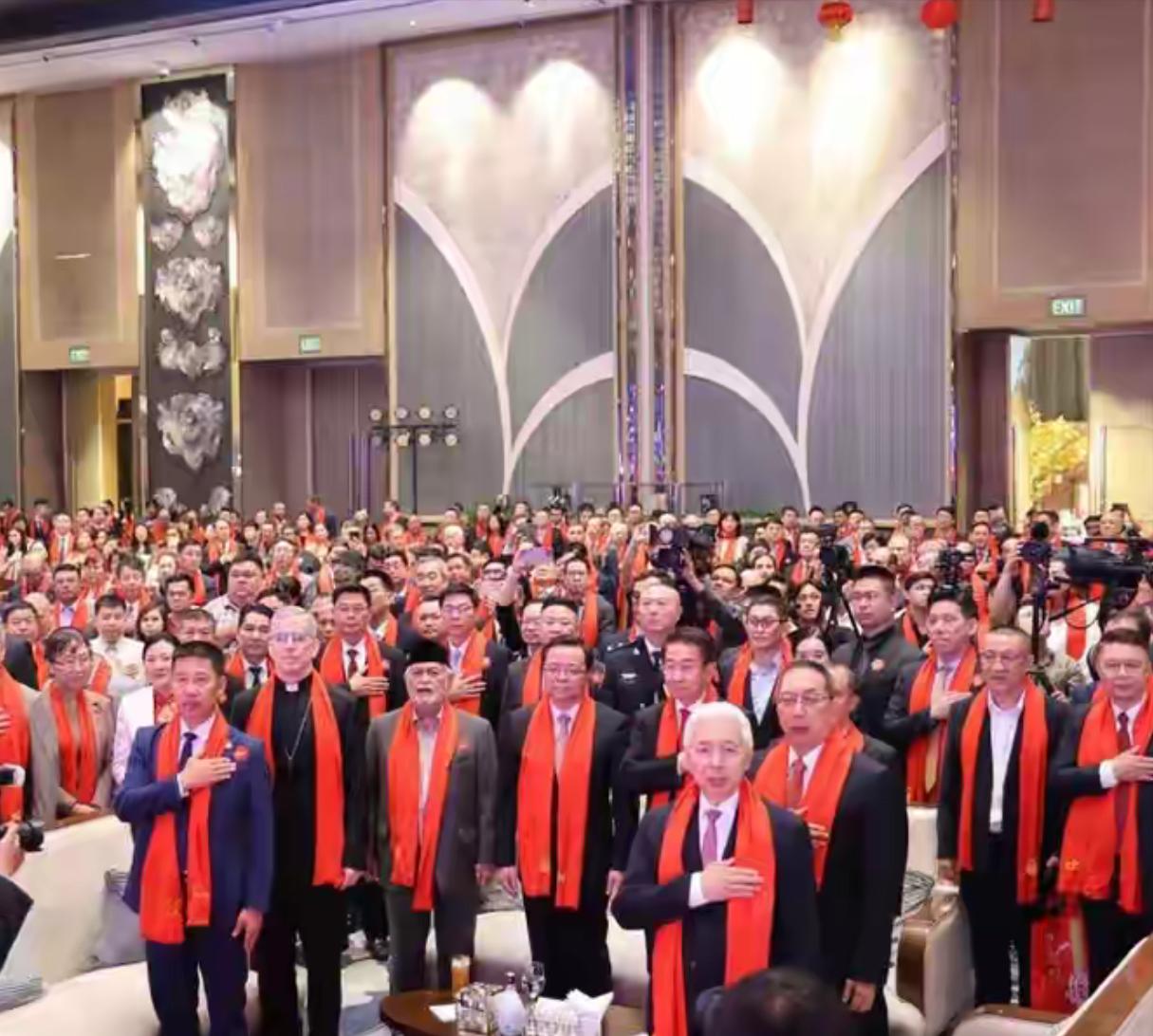 菲律宾地震爆发当晚，中菲庆祝建交，面对总统夫人中国大使只字不提援助。

6 月 