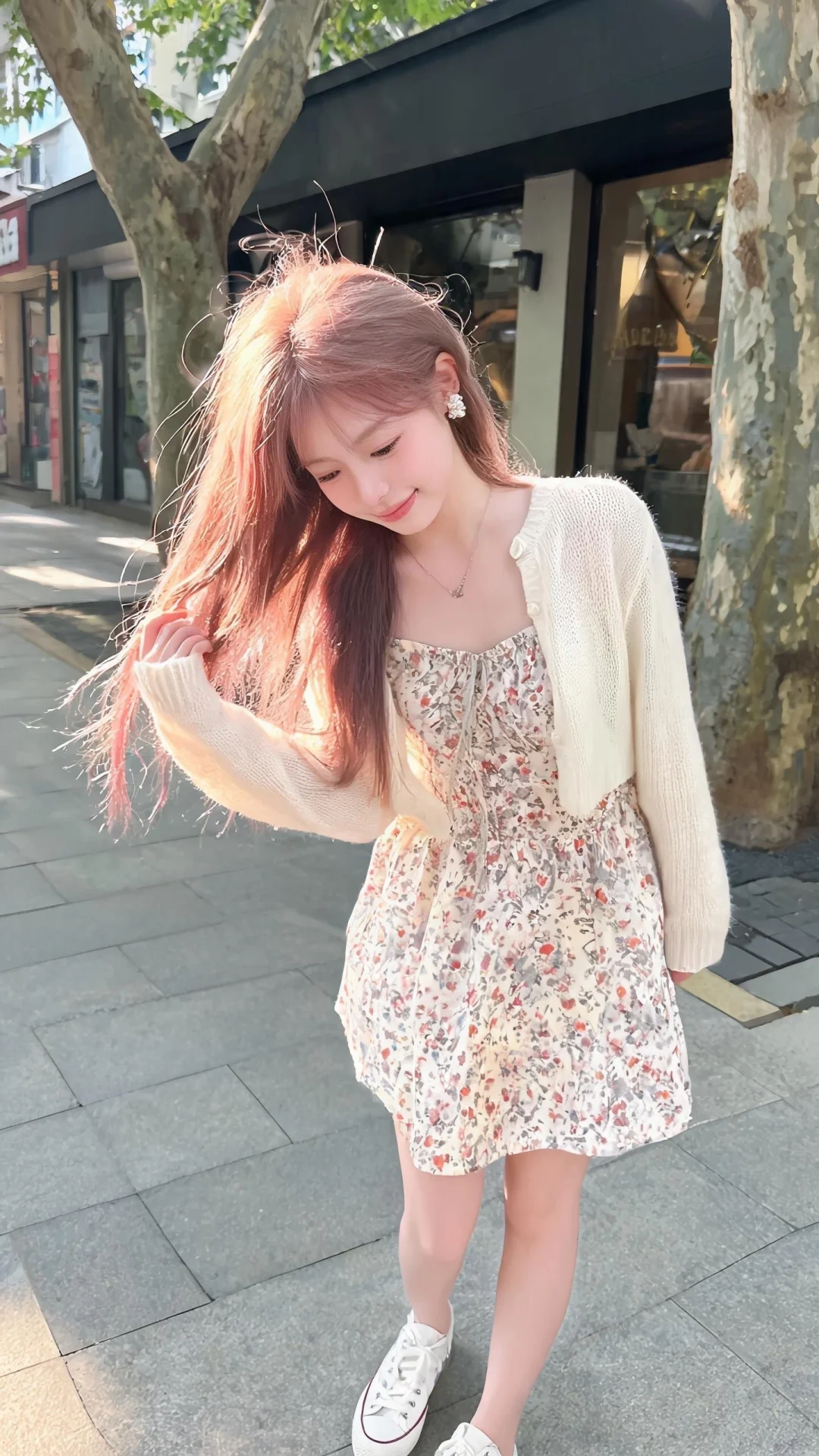 一位长发及腰的女生。构图随意却尽显生活中的绚丽日常，人像摄影，竖屏9...