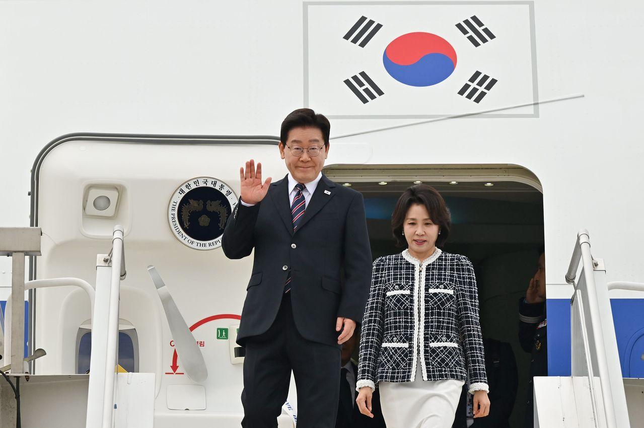 股价暴跌，李在明支持率降到上任以来最低点！
7月30日，韩国四家民调机构公布的联