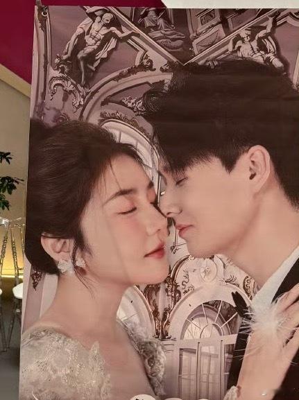 ㊗️亲爱的酒妹纸新婚快乐，之前在微博上刷到好多婚礼现场美照和视频，犹如亲临其境[