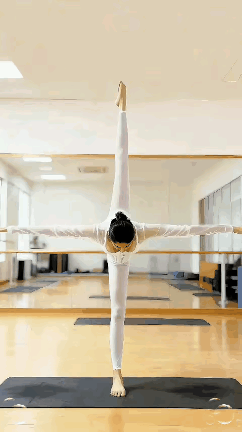 怎么做到的啊？人的身体怎么能做到如此柔软？