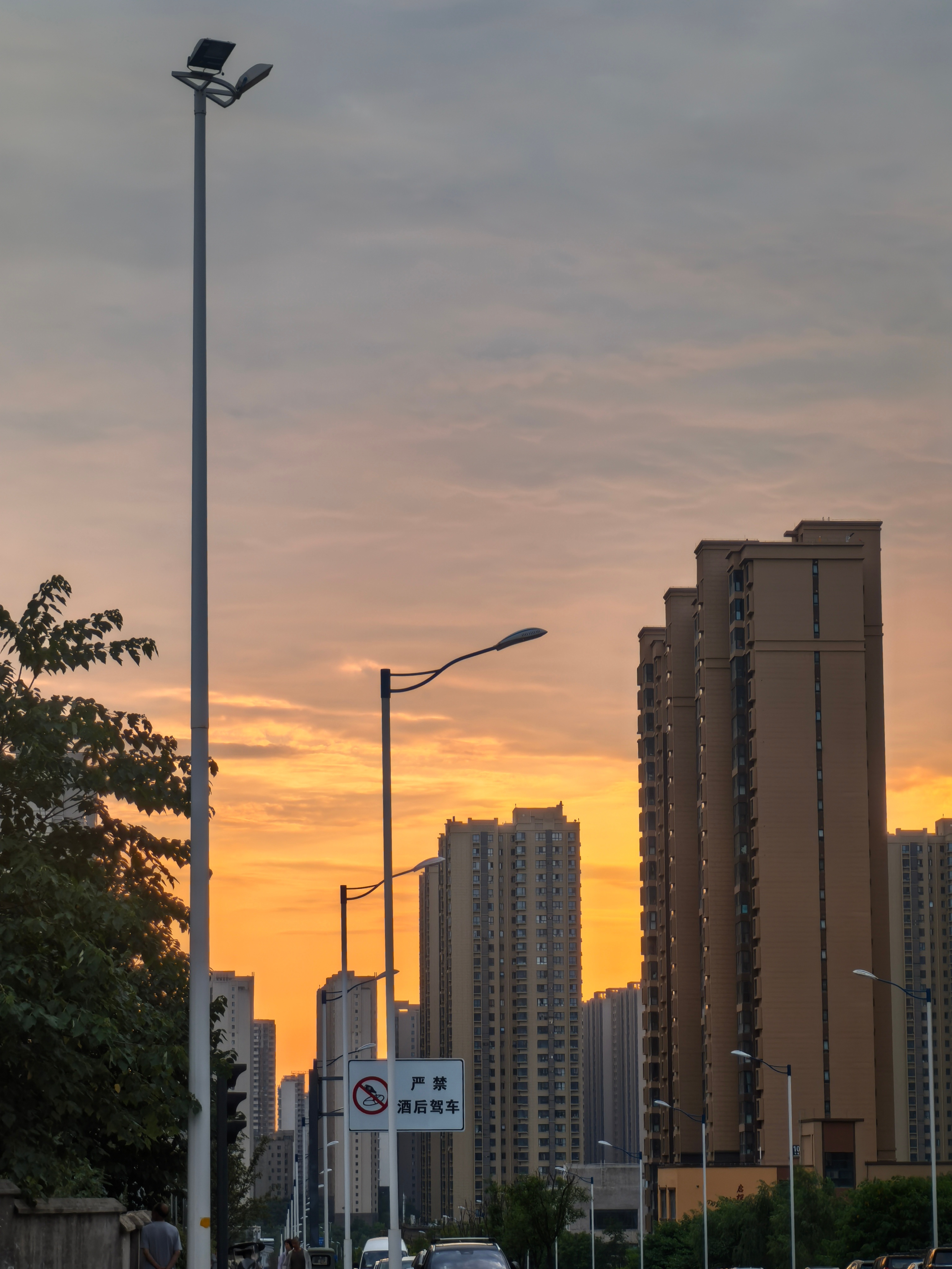 下场雨就凉快了 