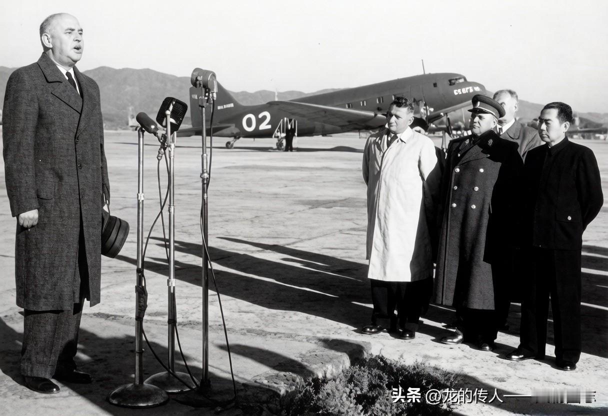 1954年9月24日，捷克斯洛伐克政府代表团参加中华人民共和国建国5周年国庆典礼