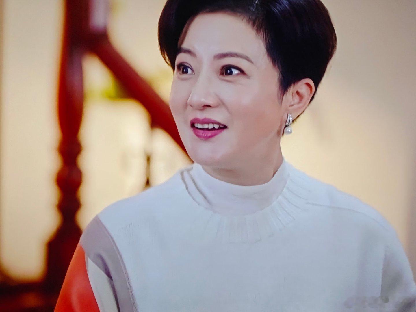 告别喧嚣嘈杂的多台跨年晚会，还是看剧舒坦一点。现在的剧，新人老人齐聚，看到昔日童