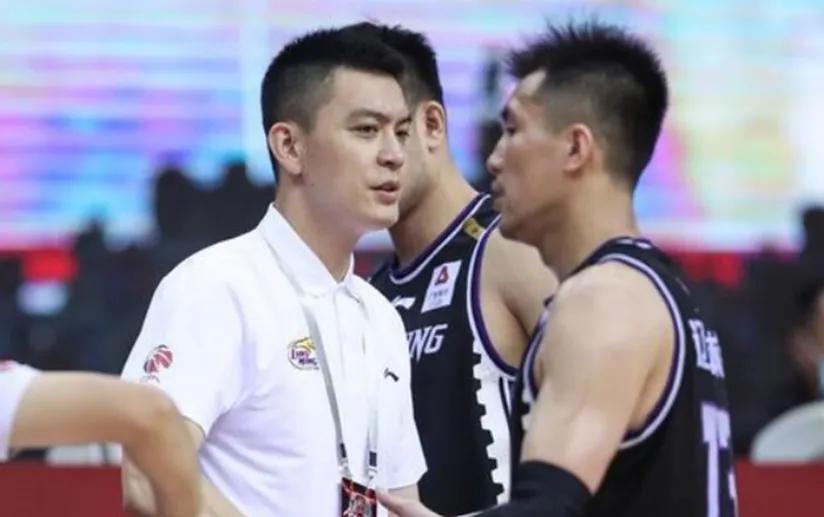 郭艾伦离开辽宁队是杨鸣的意思吗？
郭艾伦离开辽宁队并不是杨鸣的意思。
 
杨鸣在