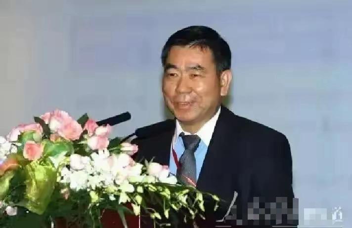 新加坡《联合早报》评论员沈泽玮，因为批评一部电影是“统战工具”，被骂到关评论区。