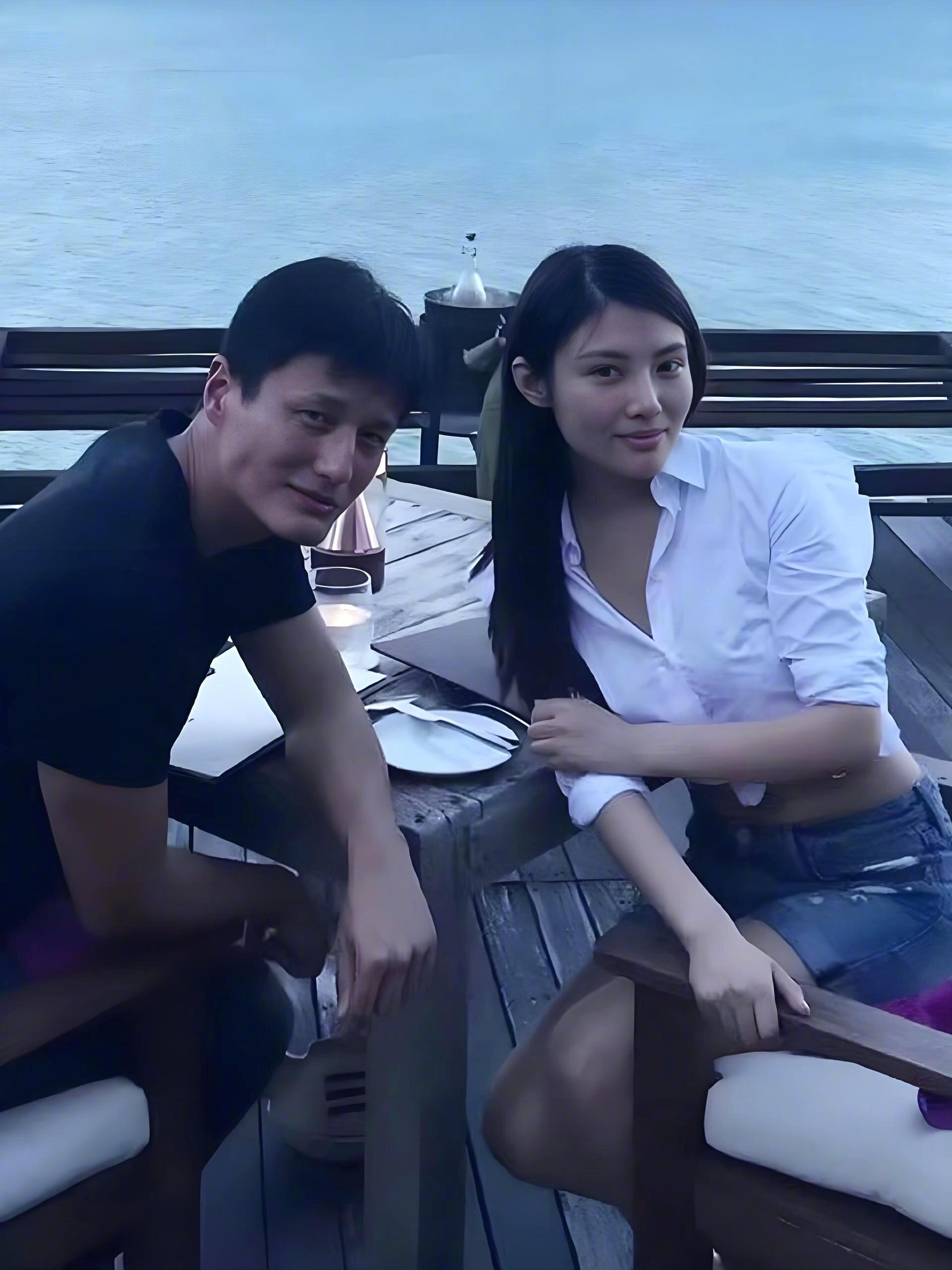 徐冬冬椰汁沙茶面vlog徐冬冬尹子维是我断网了吗 冬姐独创椰汁沙茶面，尹子维在旁