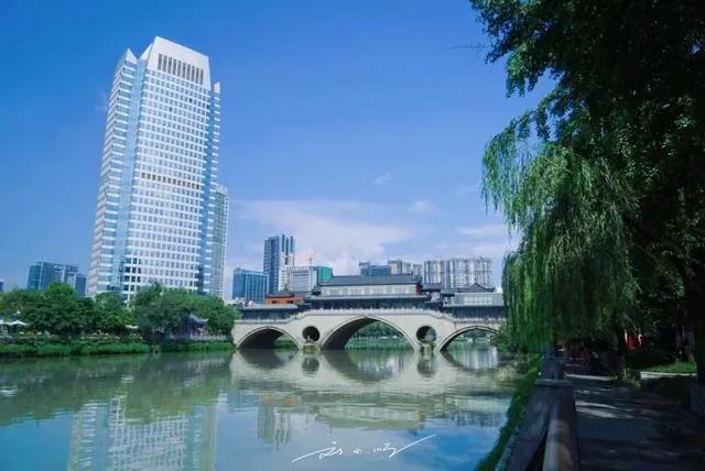 中国最“相爱相杀”的两座新一线城市，谁都不服谁，但却一致对外？

中国有句老话，