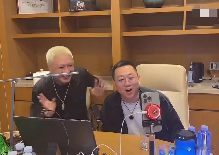方丈和王小源合体直播，
还得是老主播有直播效果，
抖音用户看过这种直播吗？