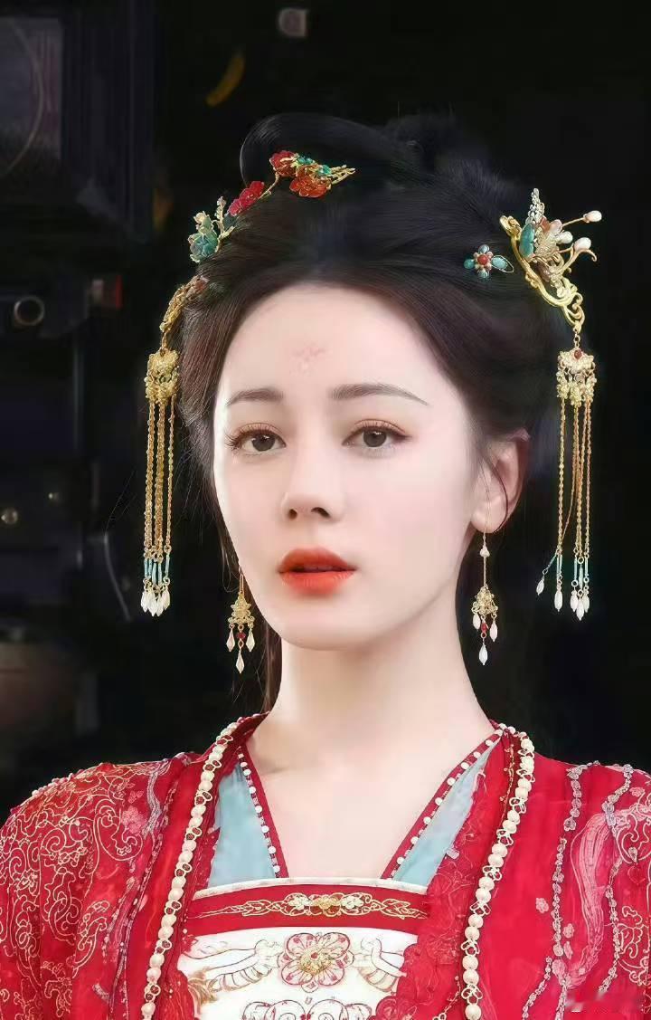 迪丽热巴陈飞宇慕胥辞婚服路透迪丽热巴贺思慕新皮肤get!我宣布红衣就是热巴的统治