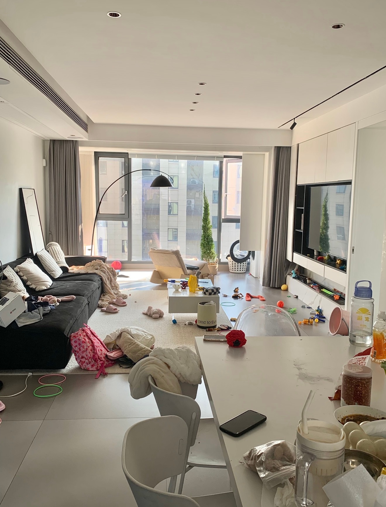 老公还没准备好迎接第七个孩子真有钱啊，这么多孩子还能都有自己的房间，还都不小的空