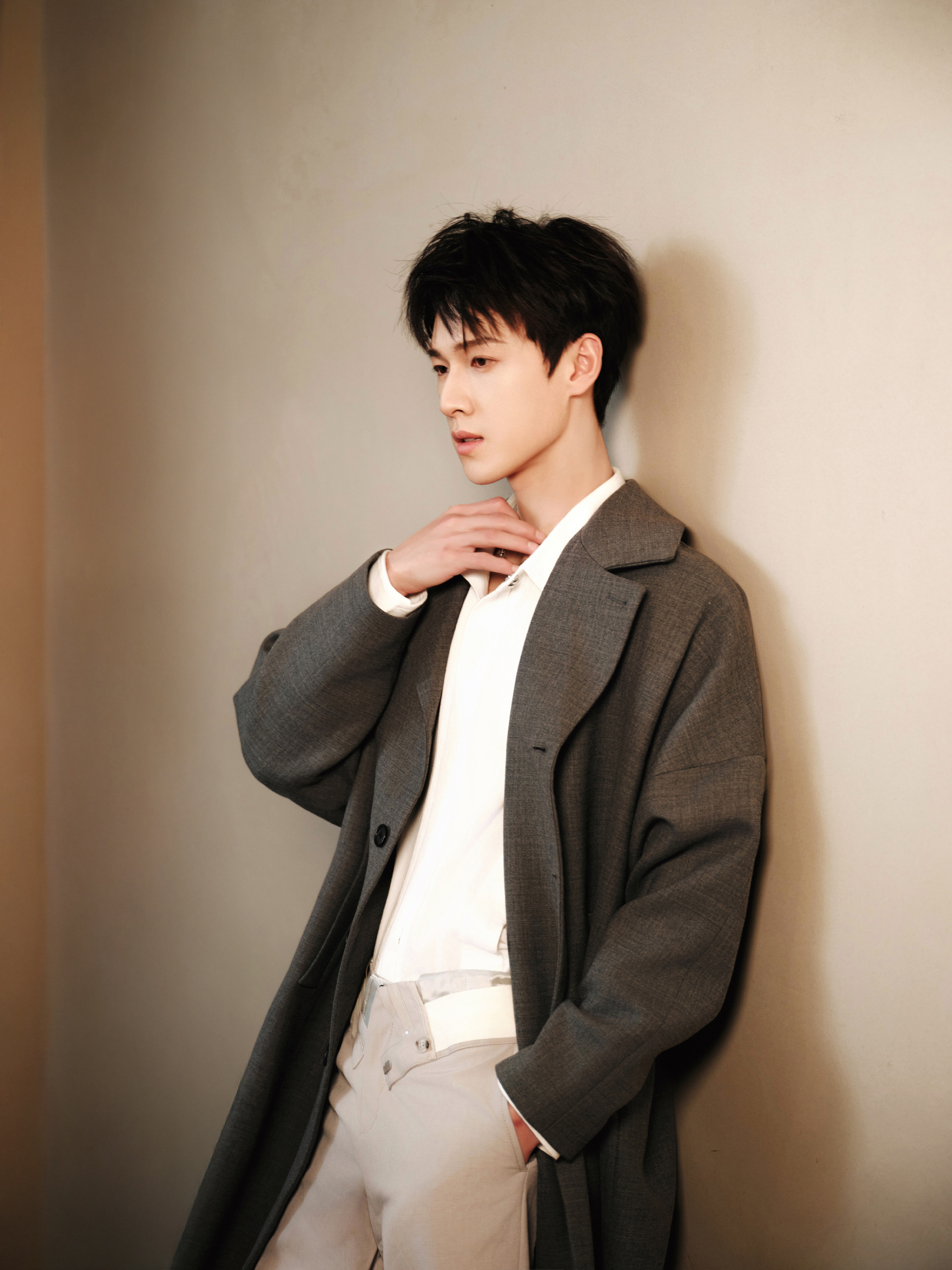 李昀锐跨年夜第二套造型释出，再次演绎Tiffany珠宝💎时尚灵感解读