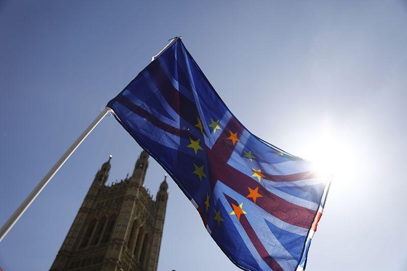 英国现在嚷嚷着想重新加入欧盟，真不是拍板就能成的事。
英国会解体吗？
     