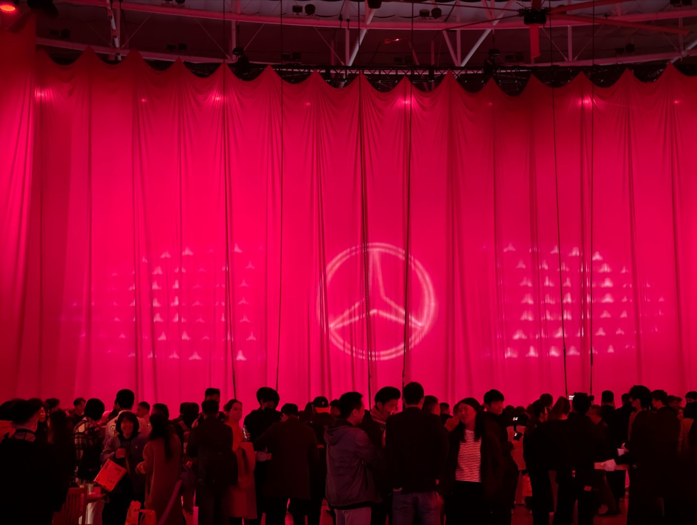 全新奔驰纯电CLA 即将揭幕～ ​​​