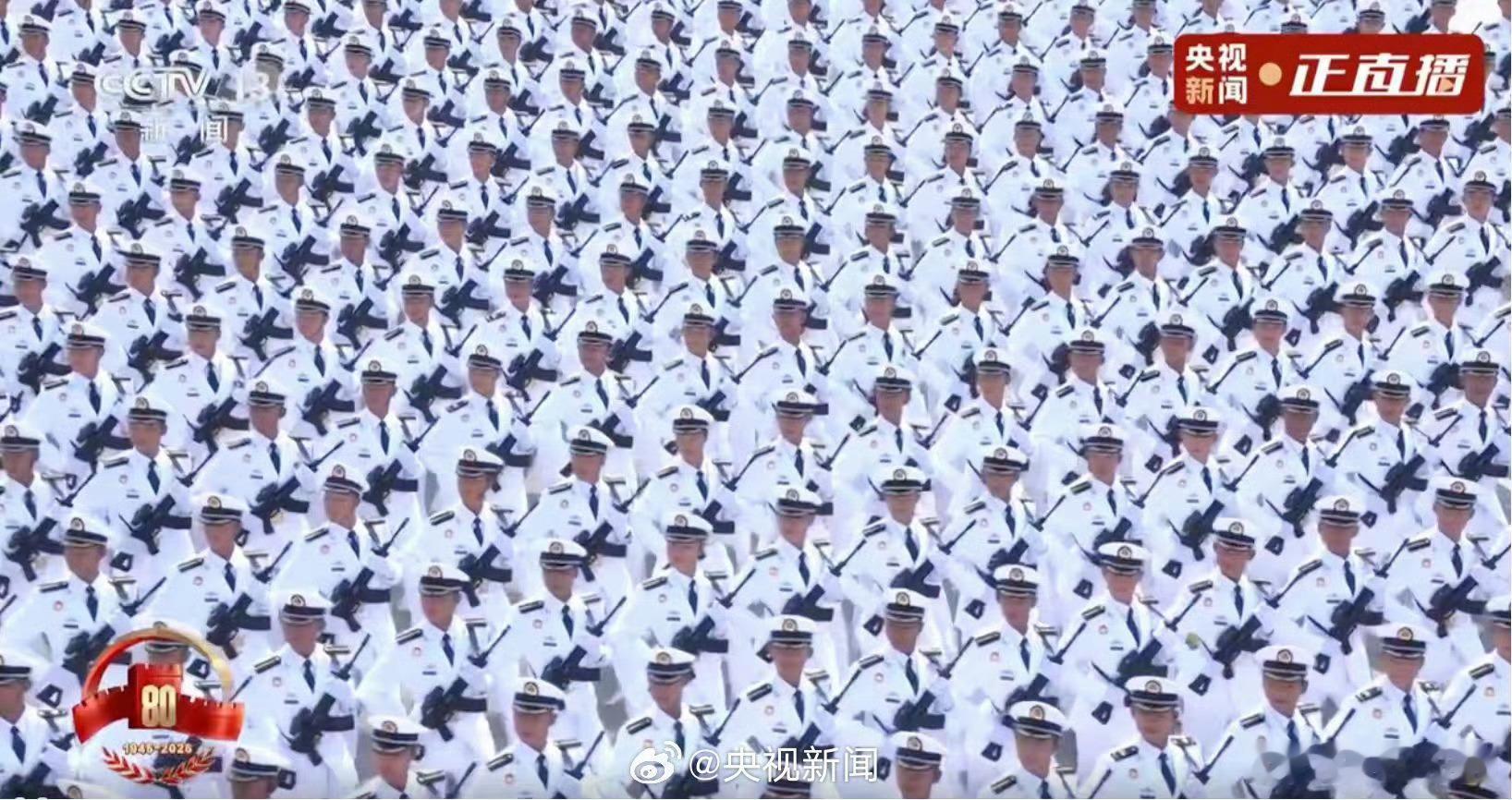 中国海军[超话] 这排面，浪花白接受检阅。 ​​​