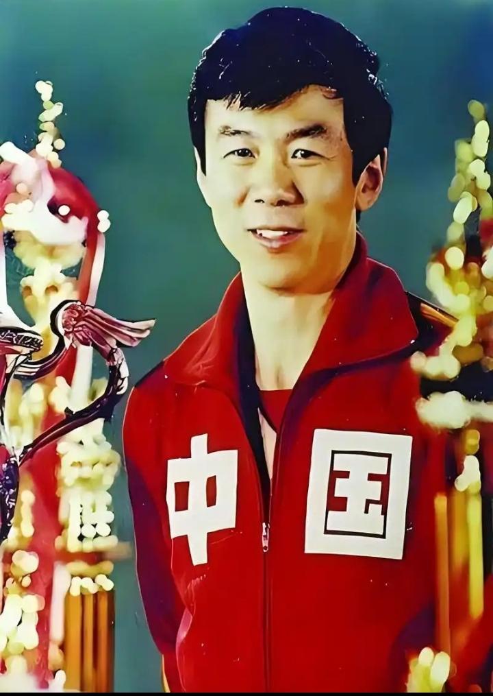 中国有史以来最伟大的教练是谁？包括所有的项目，
当然是袁伟民教练，
1976年他