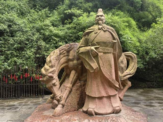 刘备：摆地摊的穷小子，逆袭成了开国皇帝