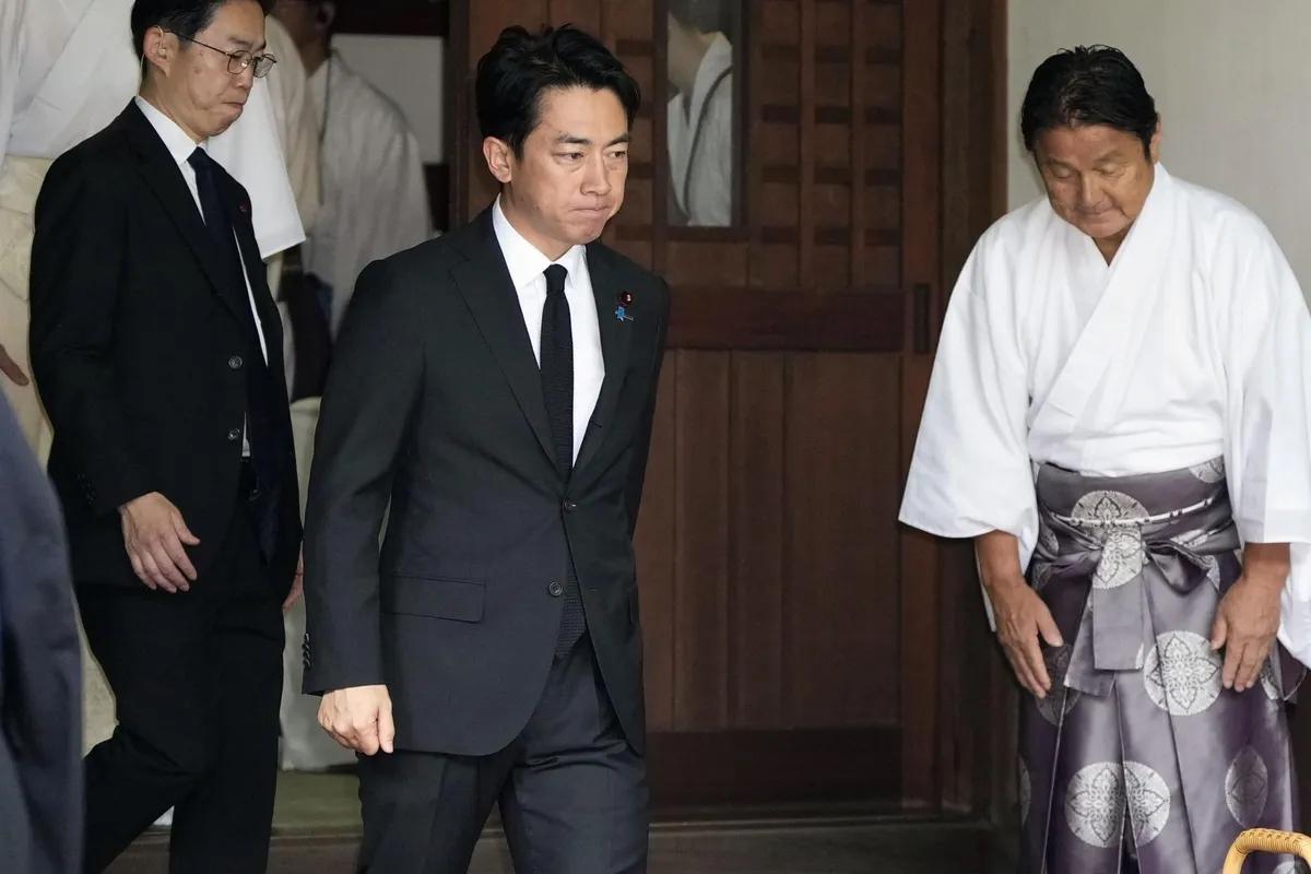 彭博社今天报道：“日本首相高市早苗向靖国神社供奉祭品、防卫大臣小泉进次郎在二战日