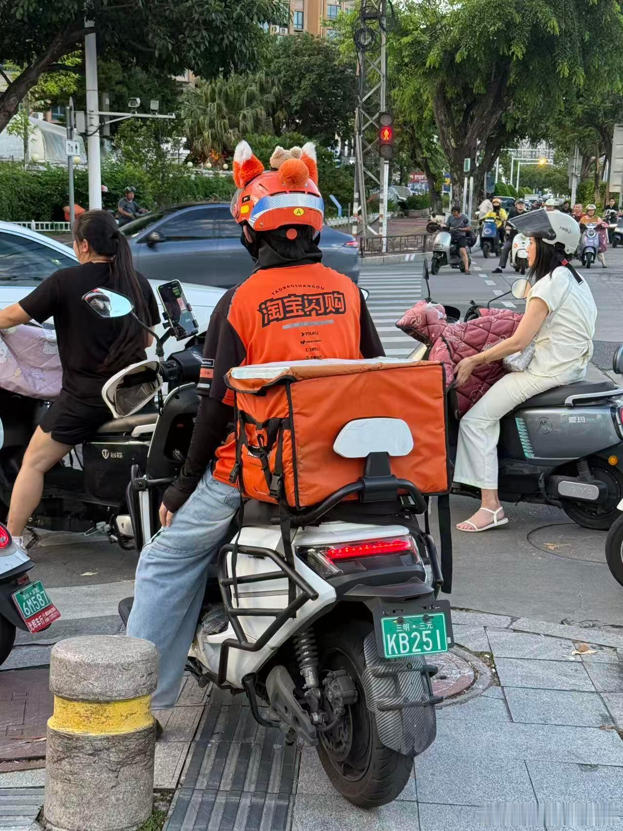 狐尼克🦊狐尼克你被抓来跑外卖咯 