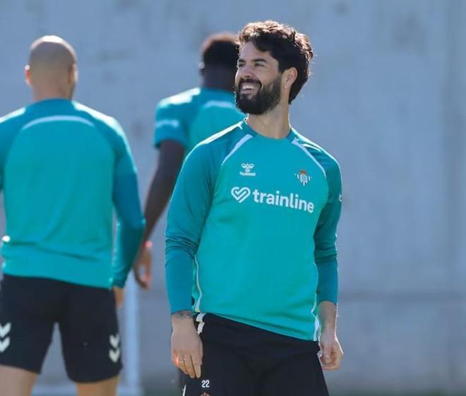 对贝蒂斯而言，归来的不仅是队长，更是球队的核心球员。他曾立志引领本赛季的球队项目