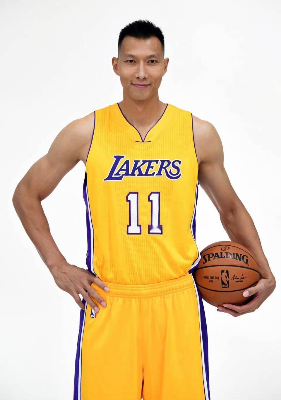 ❤️#易建联#        一组大哥易建联湖人时期定妆照分享给大家，一起来看看