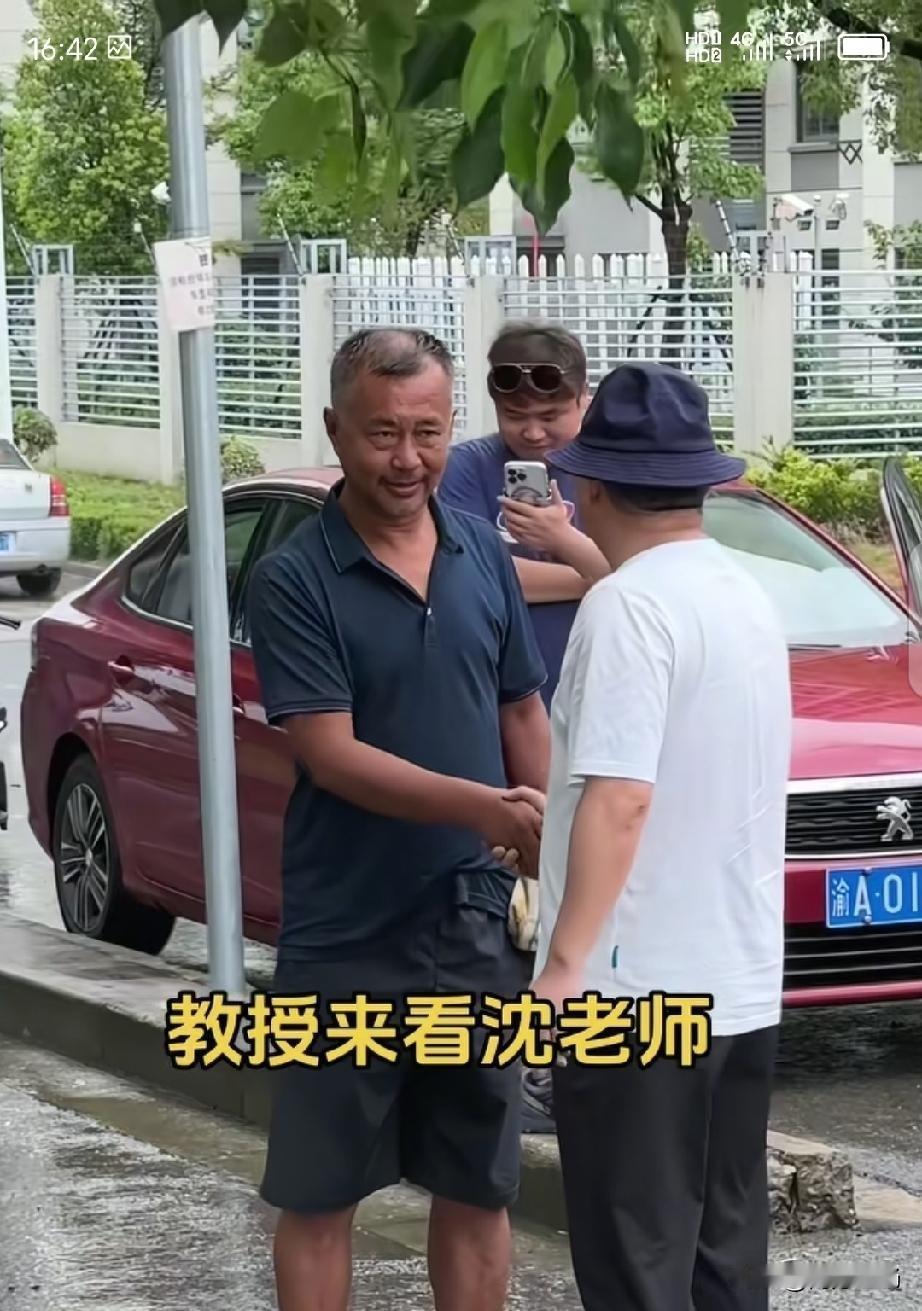 经常刷到大学教授去看望沈巍老师，个人觉得沈巍具备了大学任教的实力与水平，真心希望