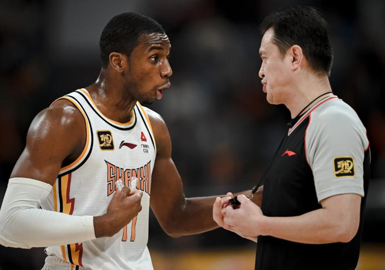 迪亚洛今晚到底能不能上场？
到现在为止，山西男篮外援迪亚洛在中国篮协的注册状态还