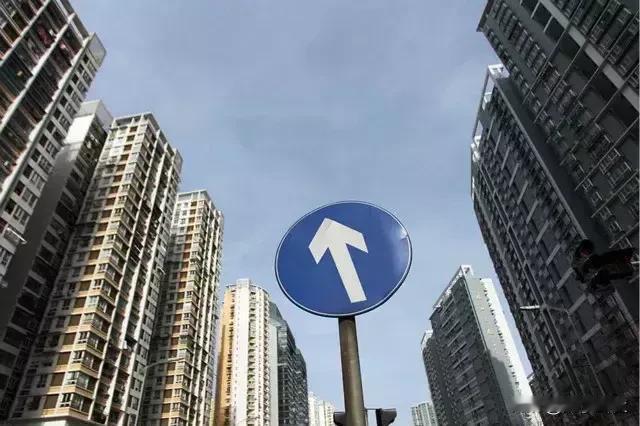 听说深圳和北京房地产开始复苏了，各种限购政策正在松绑。
上海甚至一高端楼盘开盘即