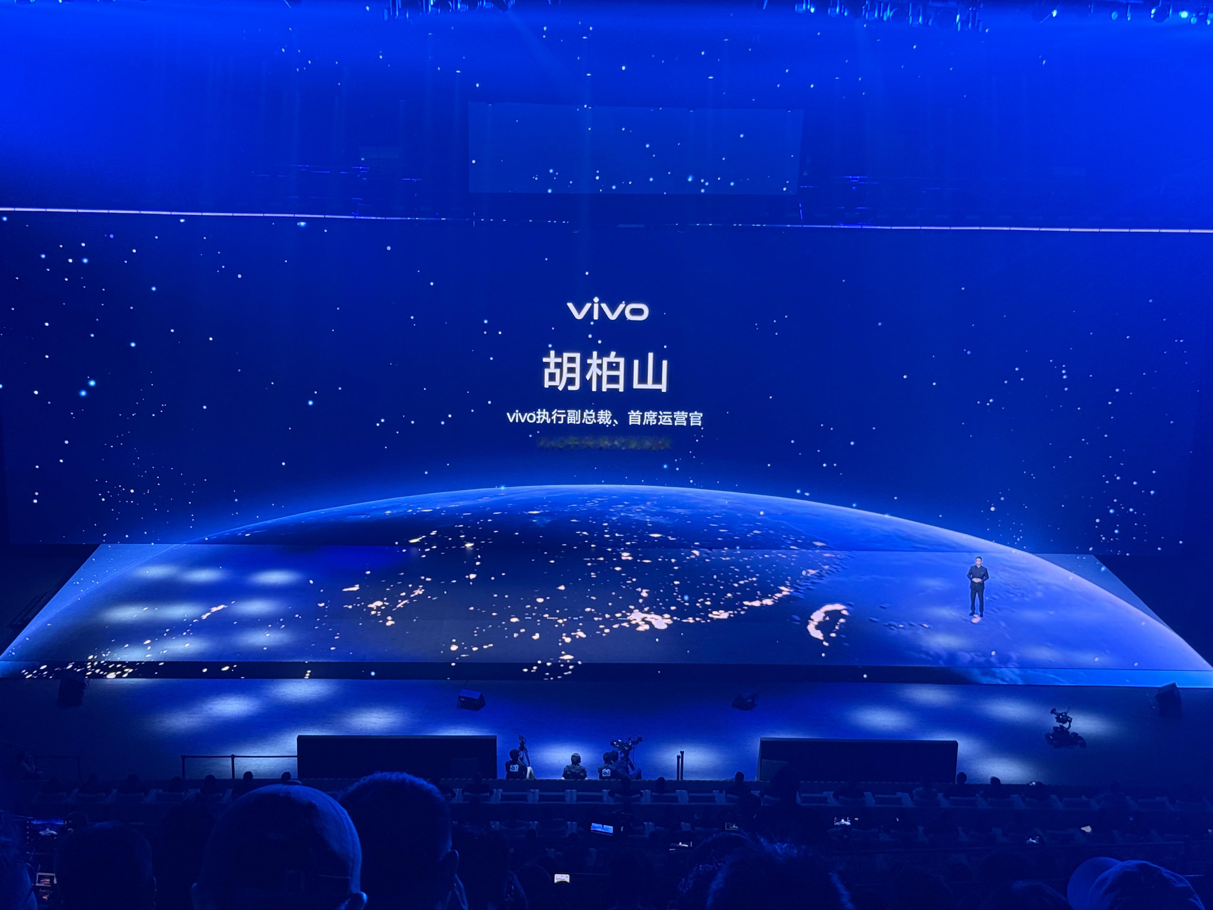 vivoX300系列发布会今晚vivo的朋友圈，闪亮登场：京东方+三星+蔡司+联