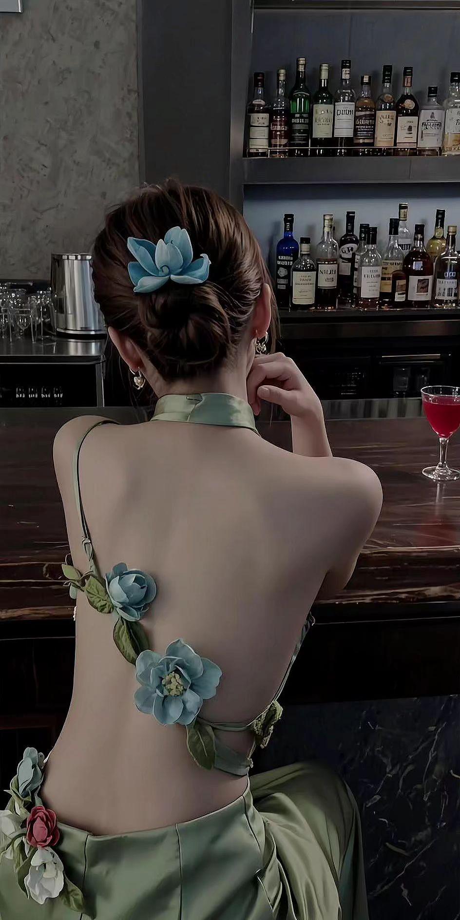 后来，我选择了独行，不是失去了爱的能力，也并非深陷孤独，而是找到了比爱情更辽阔的