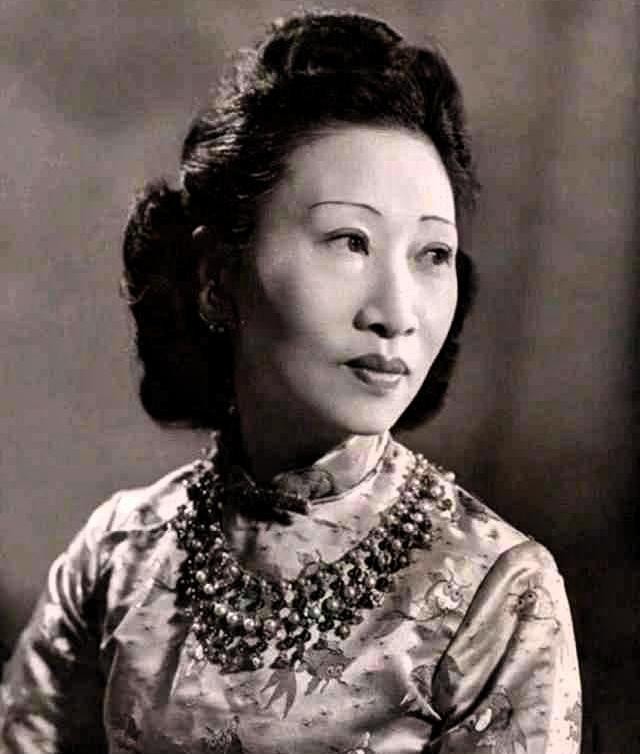 黄蕙兰（1893年12月—1993年12月），祖籍福建同安，生于荷属爪哇（今印尼