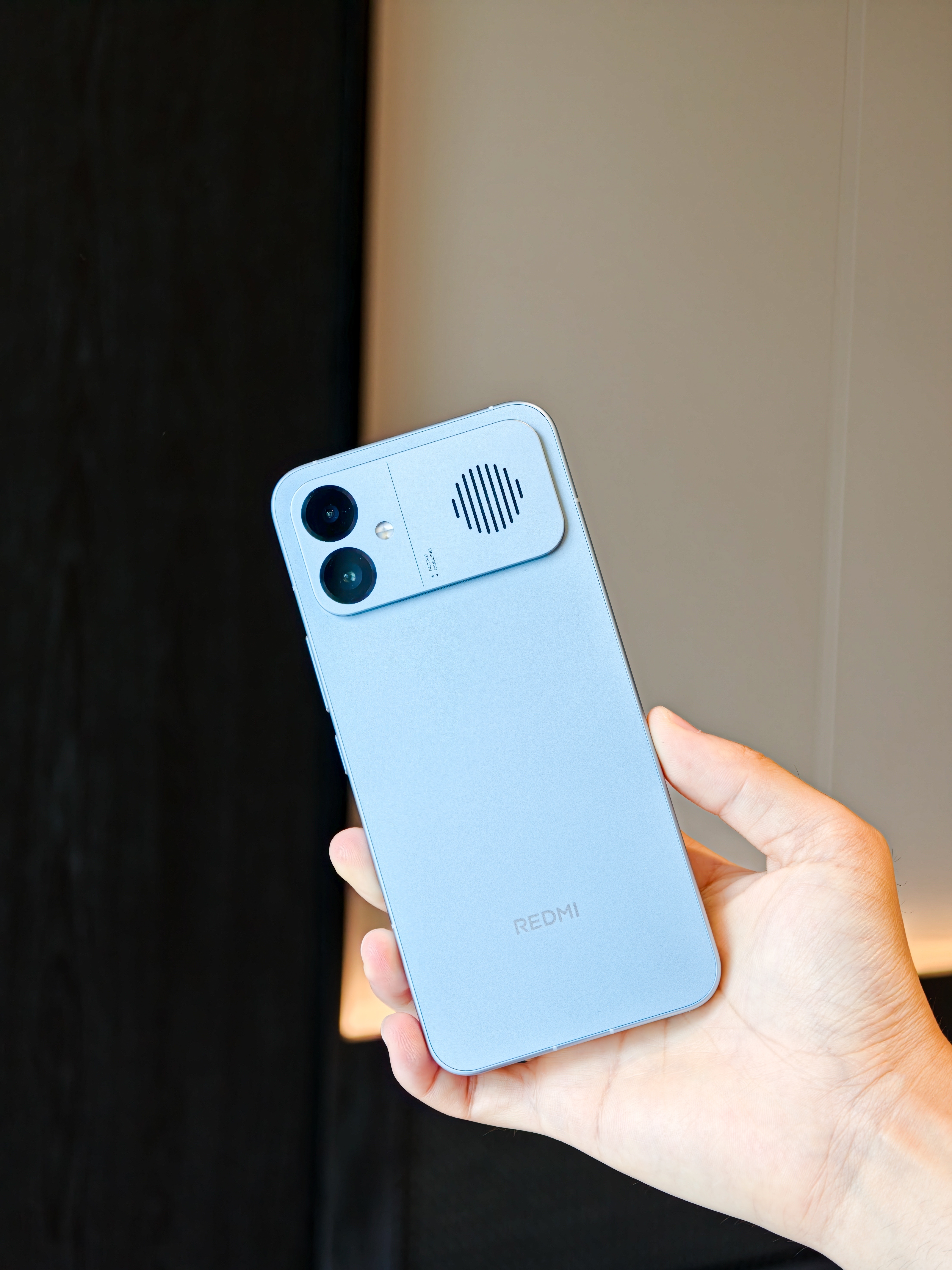 K90Max首发评测红米K90 Max作为品牌首款内置主动散热风扇的性能旗舰，以