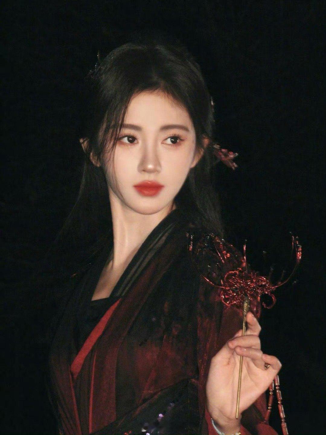 鞠婧祎去浙江卫视跨年晚会  舞台还得看我们鞠姐，全开麦稳得不行，内娱少不了甜妹！