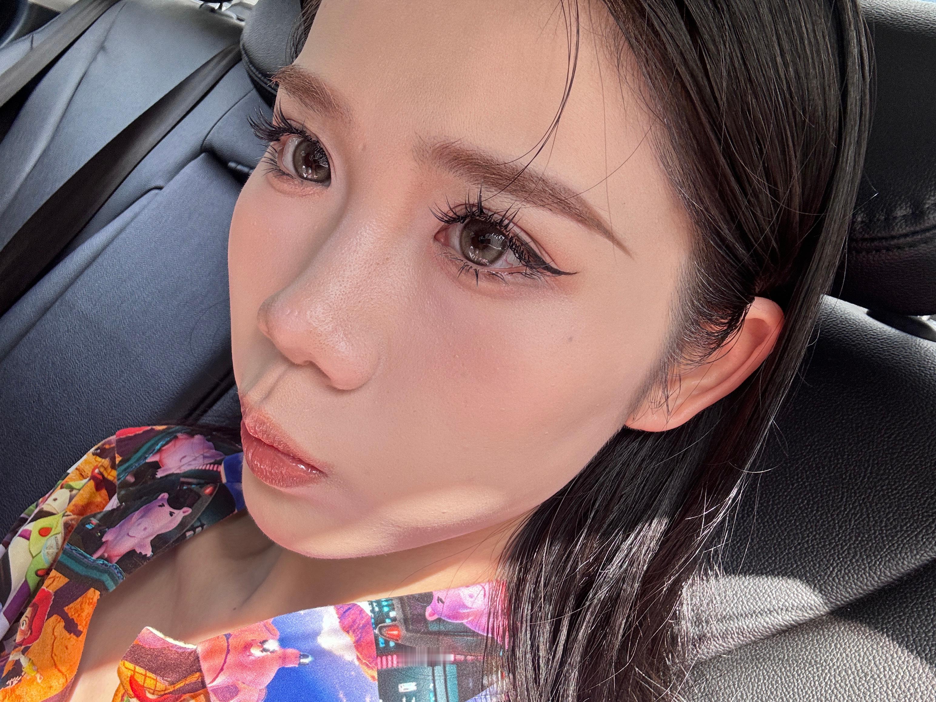化完妆的小姐姐一枚 ​​​